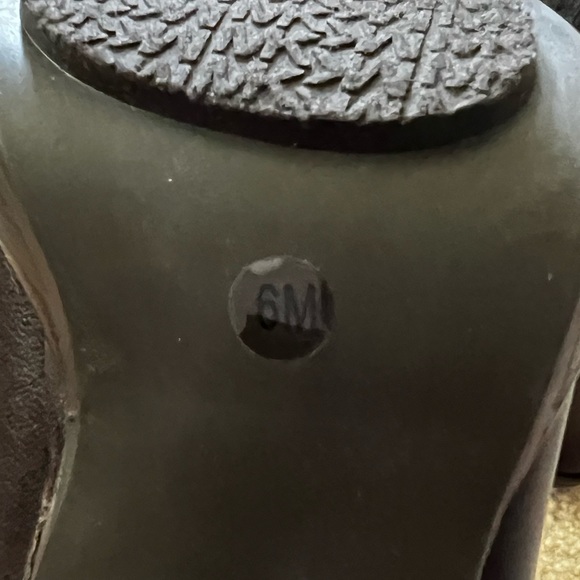 Michael Kors size 6 brown boots - Picture 6 of 8